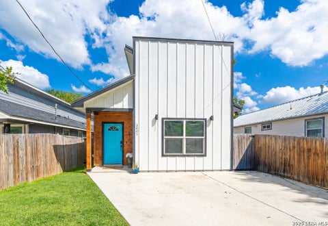 Photo of 3007 CHIHUAHUA ST, San Antonio, TX 78207 (MLS # 2019048)