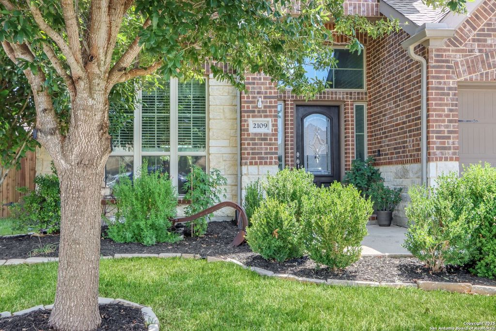 Photo of 2109 Range, Seguin, TX 78155 (MLS # 1898513)