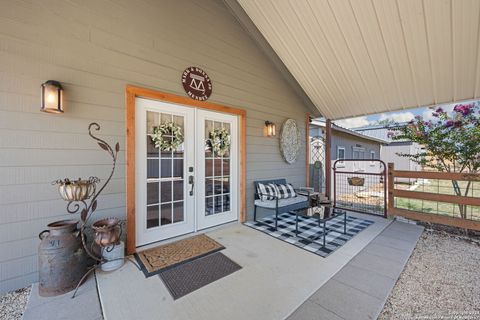 A home in Floresville