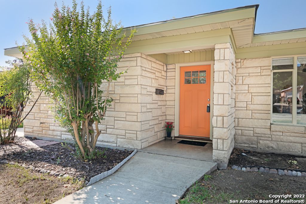 Photo of 534 Cosgrove St, San Antonio, TX 78210 (MLS # 1944465)