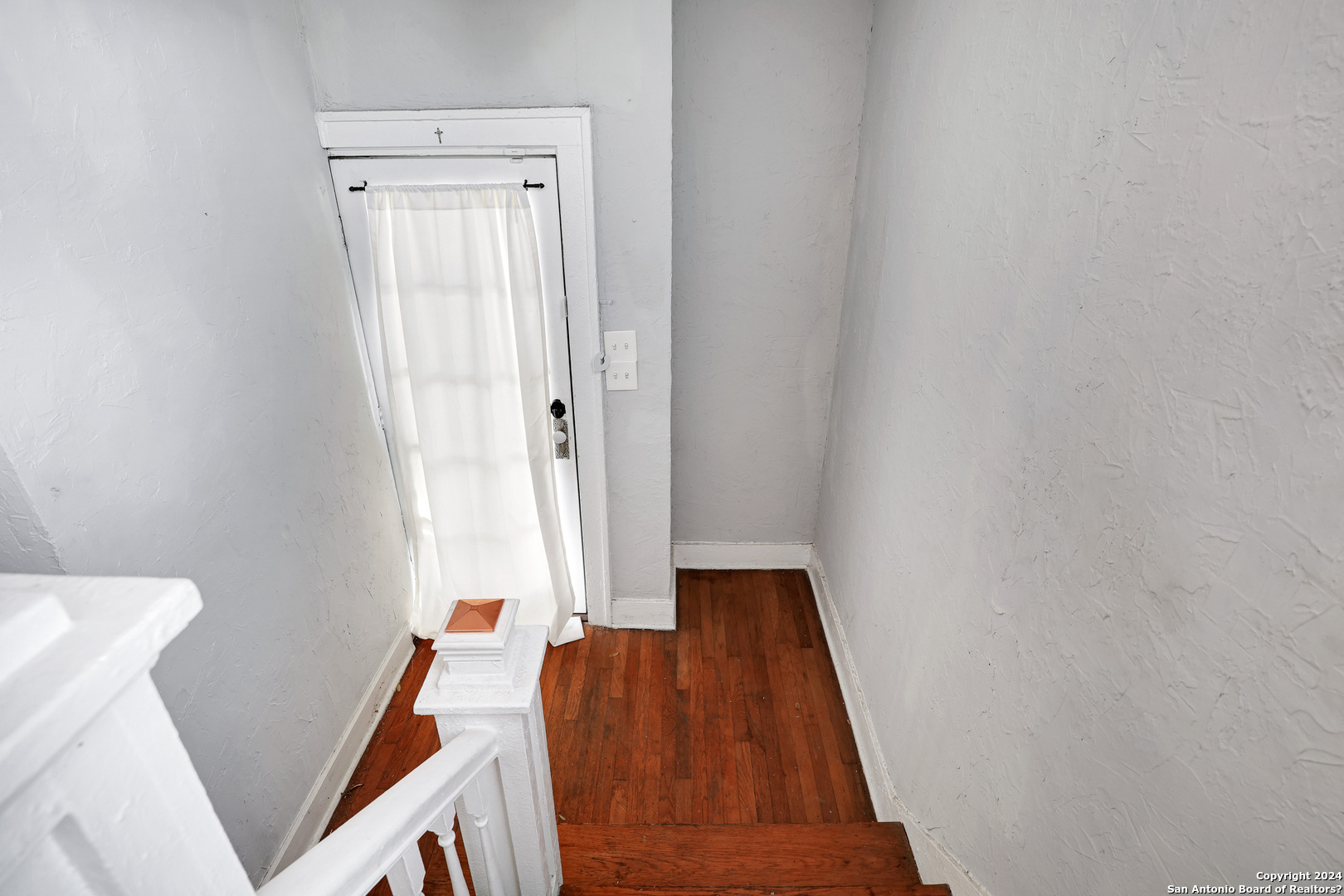 527 FULTON AVE 1