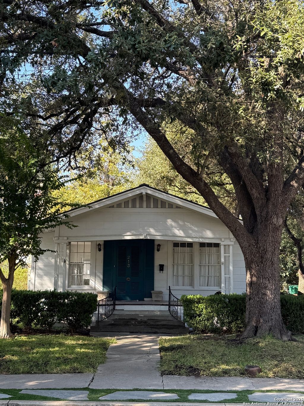 Photo of 213 Normandy, Alamo Heights, TX 78209 (MLS # 1915749)