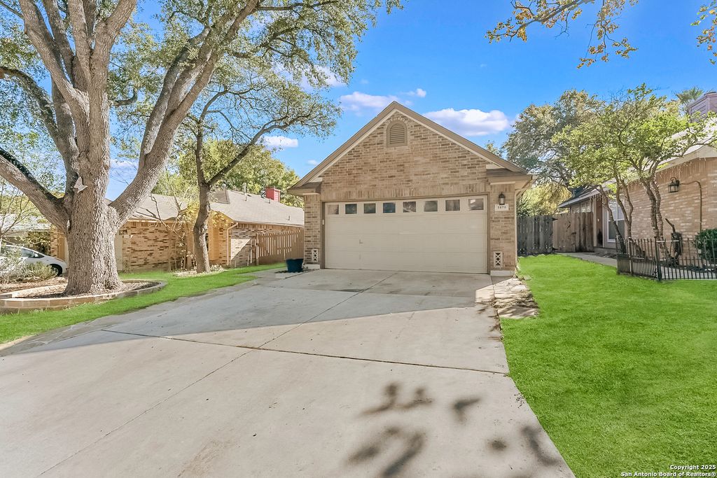 Photo of 5870 Spring Cabin, San Antonio, TX 78247 (MLS # 1928402)