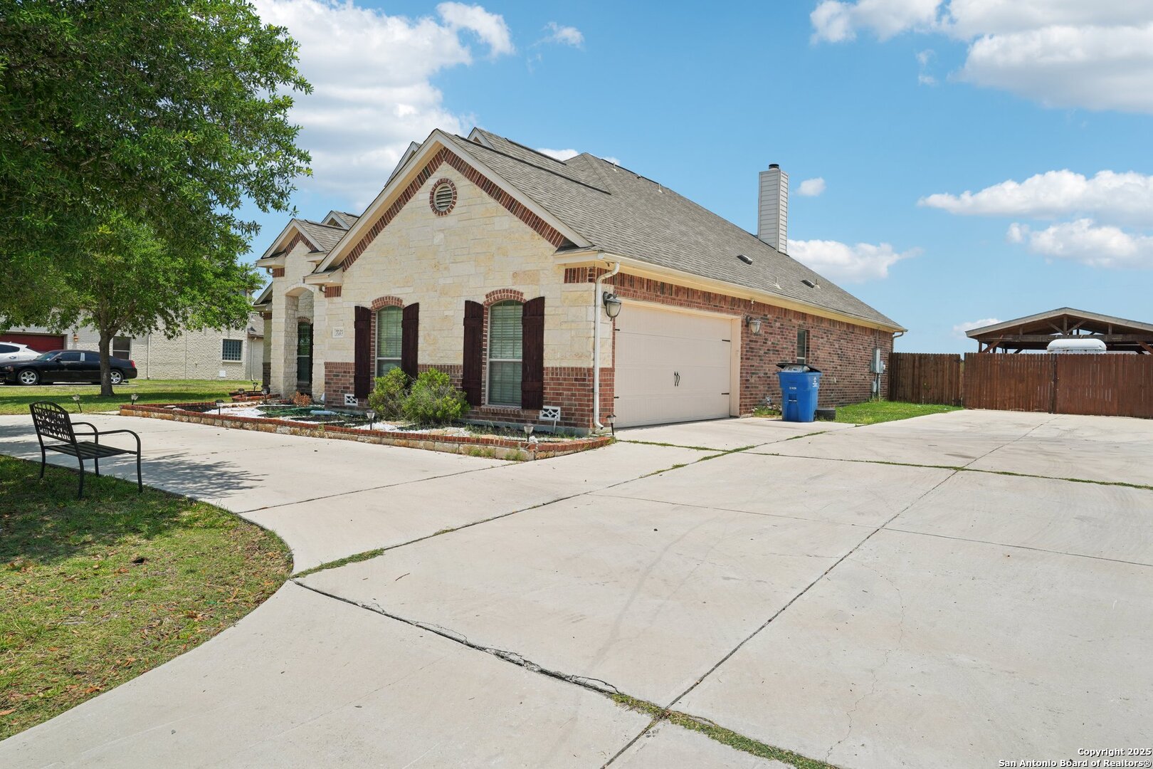 7027 LAURA HTS