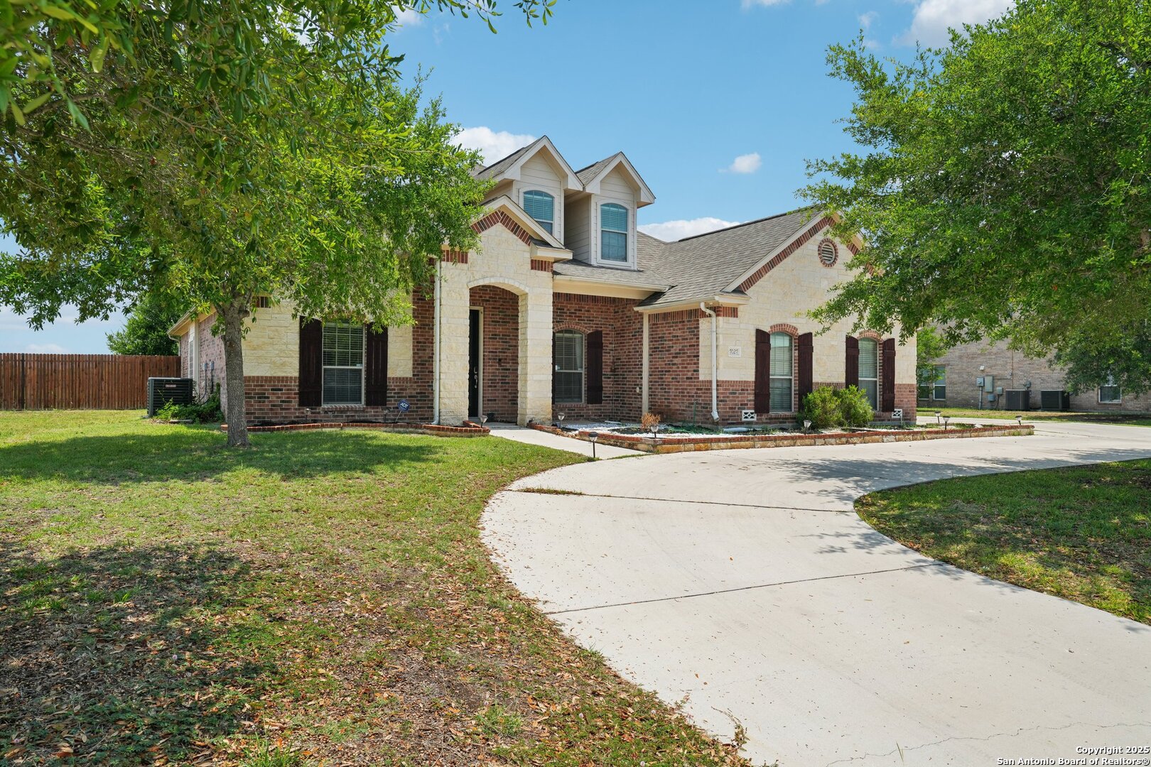7027 LAURA HTS