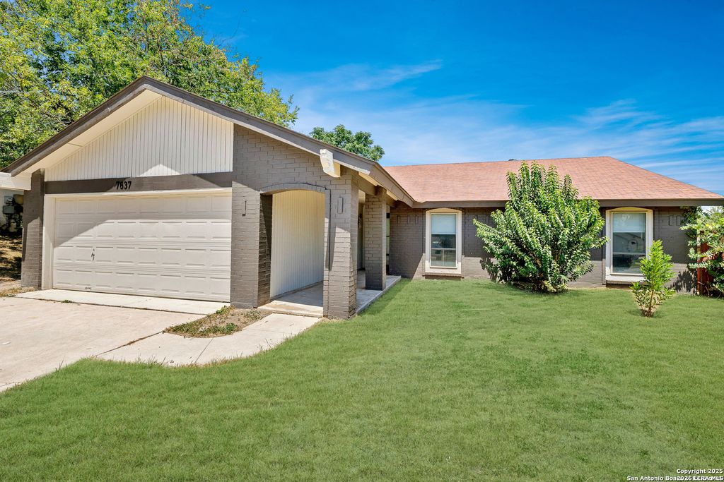 Photo of 7637 ANTIQUE OAK ST, Live Oak, TX 78233 (MLS # 1970867)