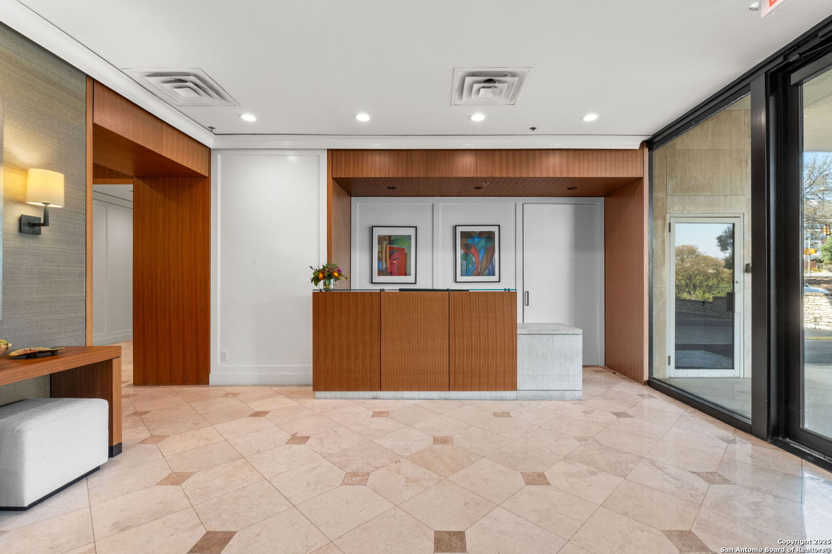 700 E Hildebrand 1401