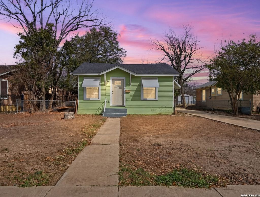 Photo of 1235 Sims, San Antonio, TX 78225 (MLS # 1949246)