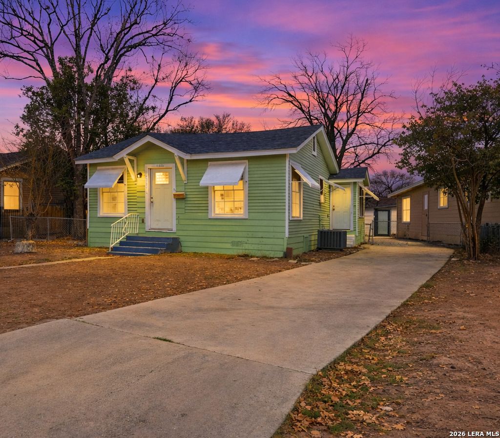 Photo of 1235 Sims, San Antonio, TX 78225 (MLS # 1949246)