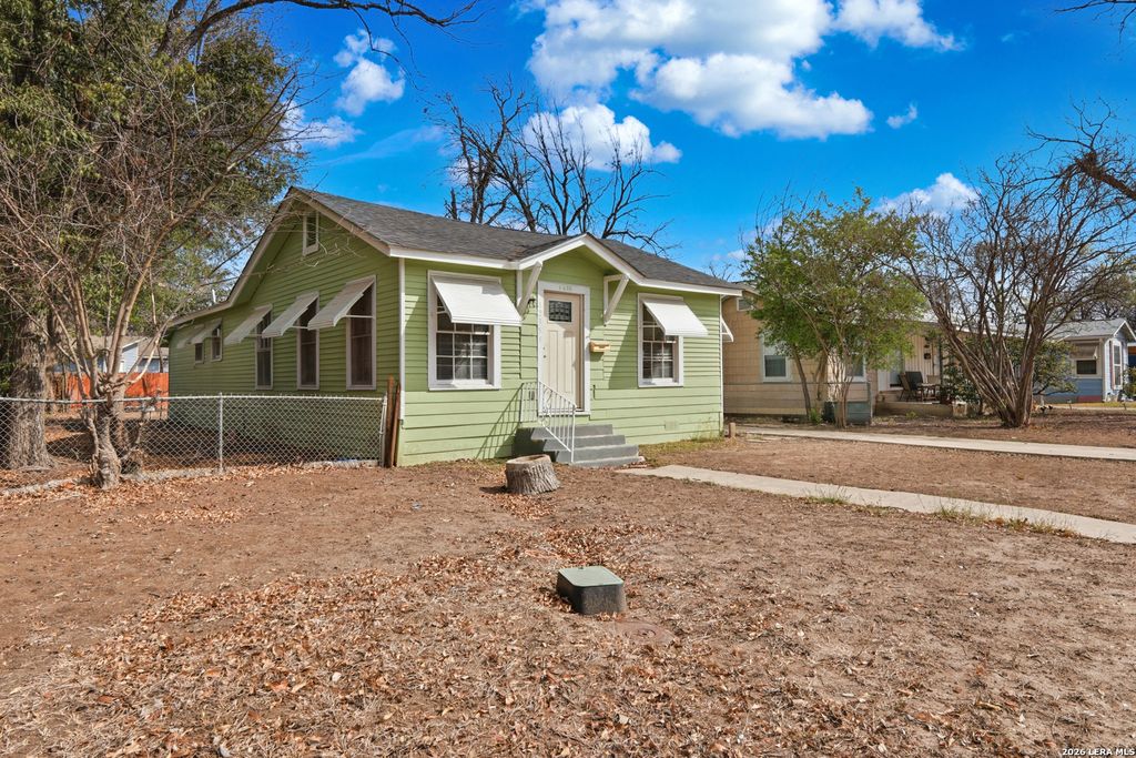 Photo of 1235 Sims, San Antonio, TX 78225 (MLS # 1949246)