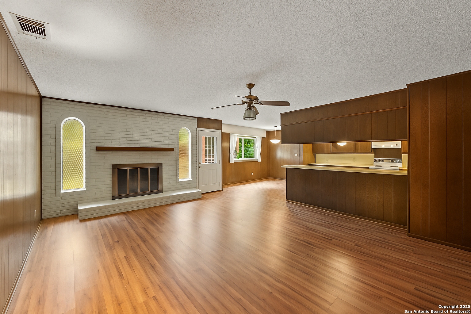 10703 Laurel Leaf