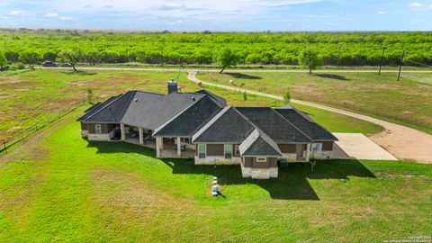 A home in Floresville