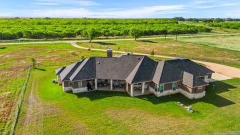 A home in Floresville