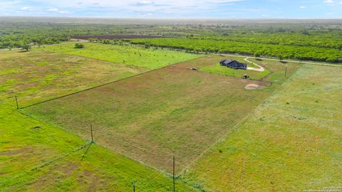 A home in Floresville