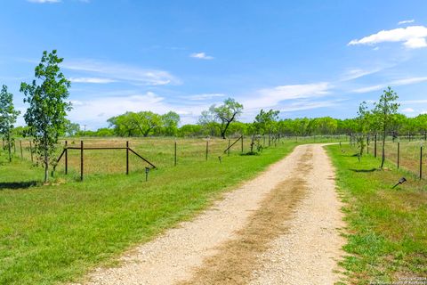 A home in Floresville