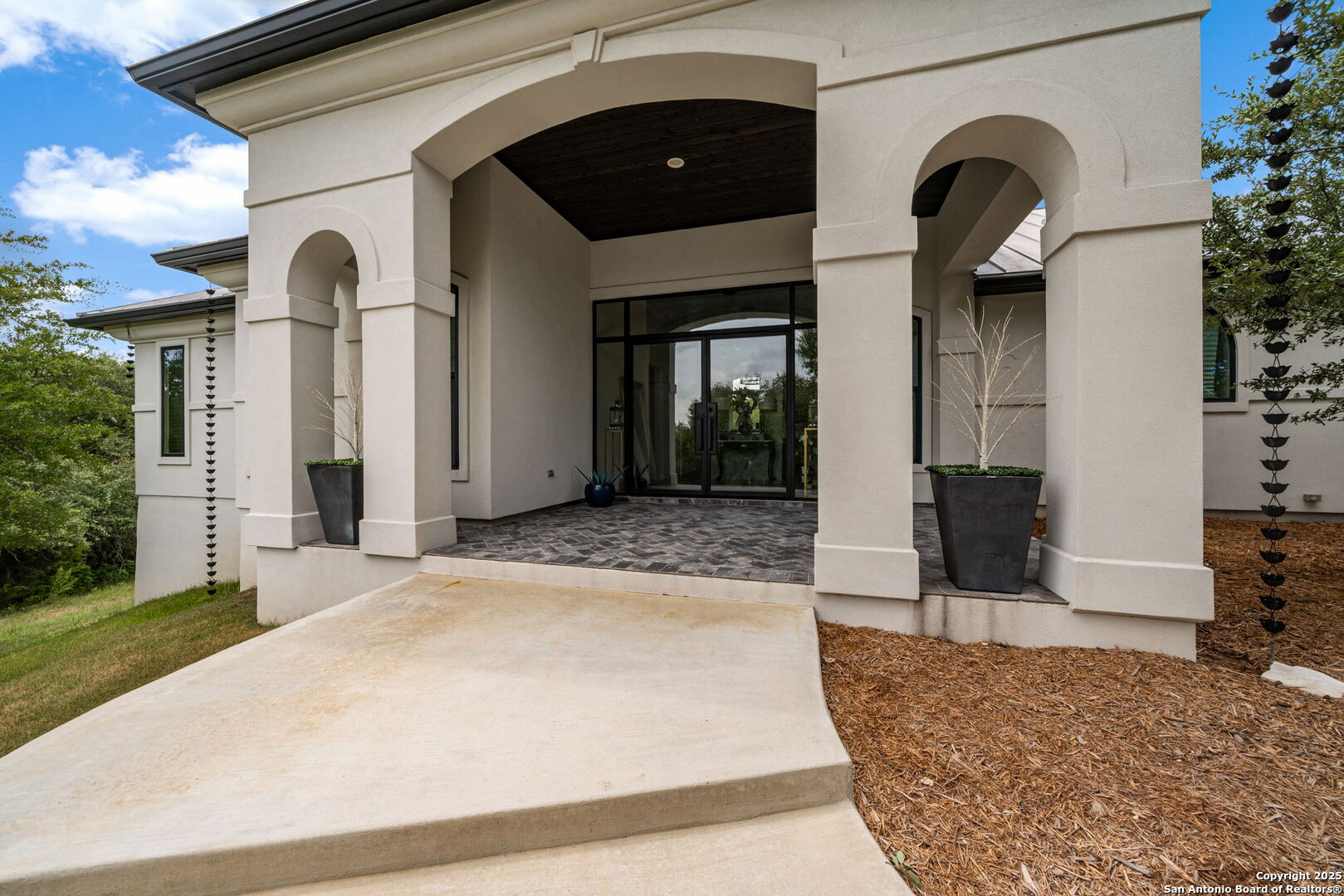 400 Menger Springs