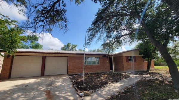 129 YOUNG AVE, UNIVERSAL CITY, TX 78148 - Image 1a032acccdbd9d4c844f2f7b08248271/768027488