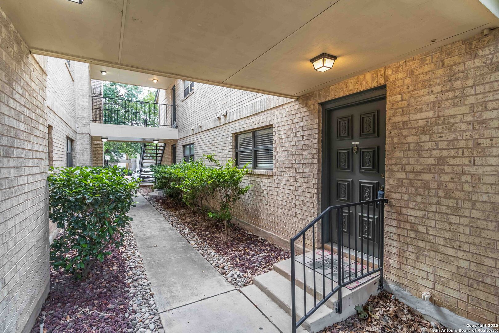 11843 Braesview 1807