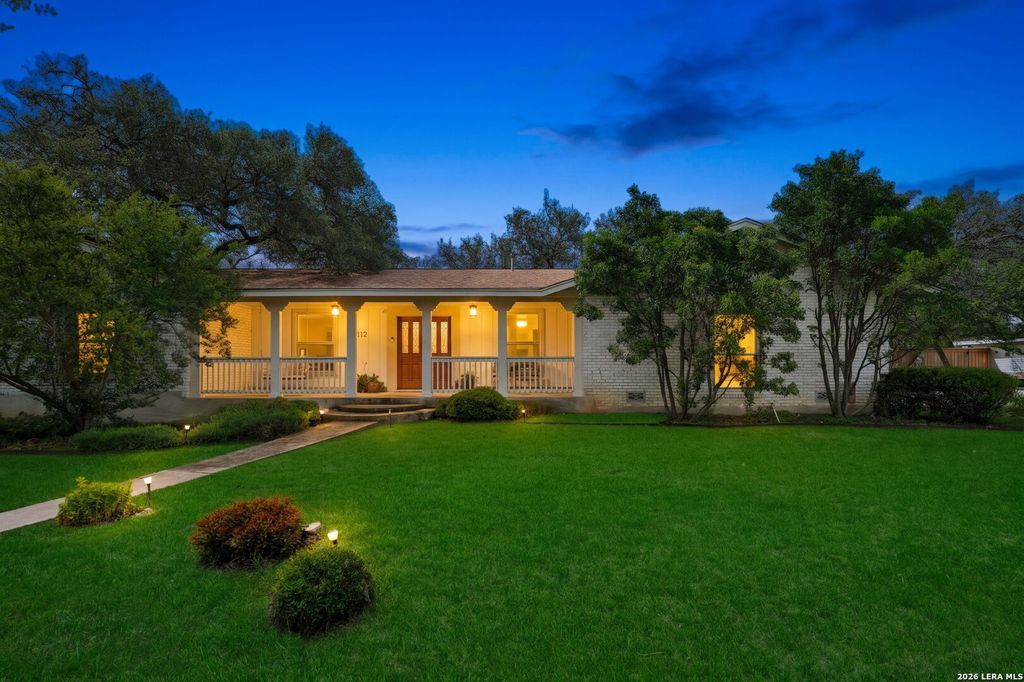 Photo of 112 Grand Oak, Hollywood Park, TX 78232 (MLS # 1961697)