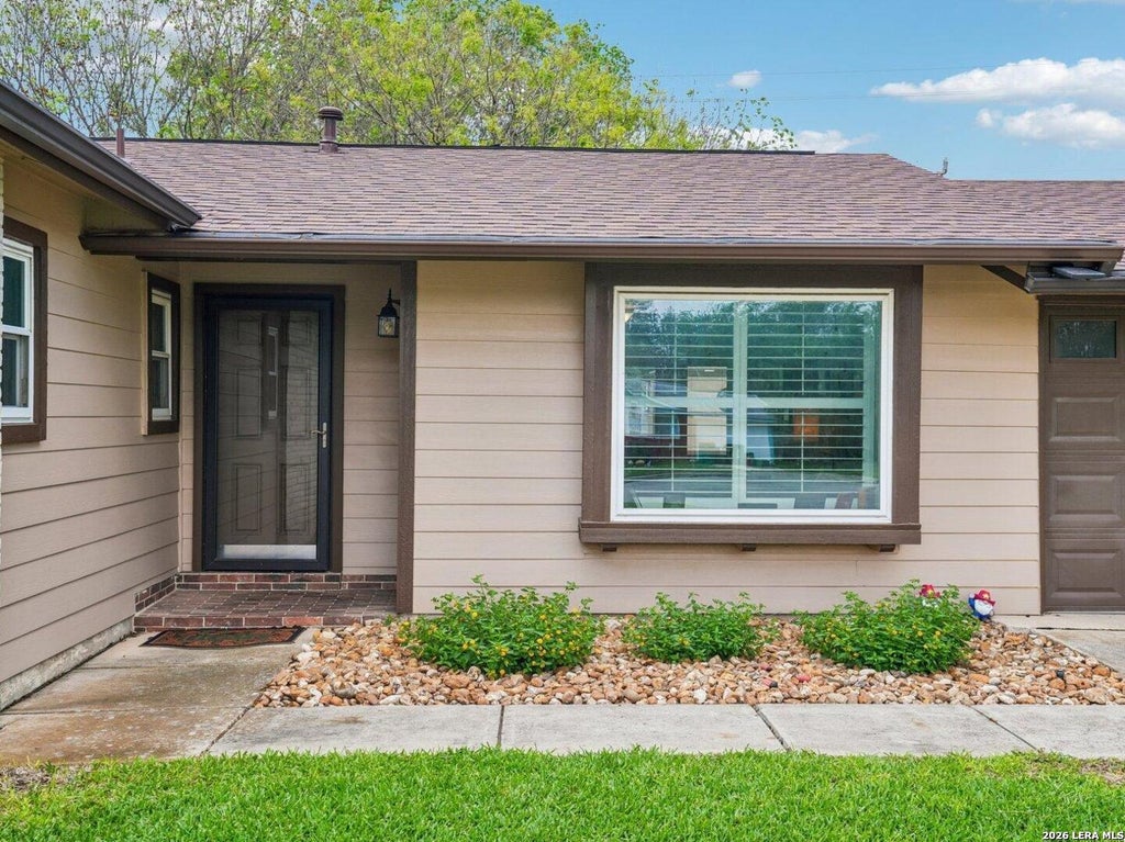 Photo of 915 HORSESHOE TRL, Universal City, TX 78148 (MLS # 2023910)