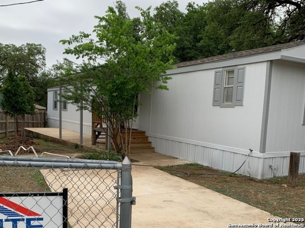 Photo of 25211 Aue, San Antonio, TX 78257 (MLS # 1877679)