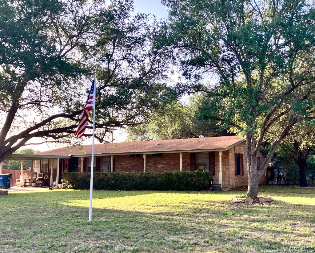 Photo of 404 Alta, Pleasanton, TX 78064 (MLS # 1875348)