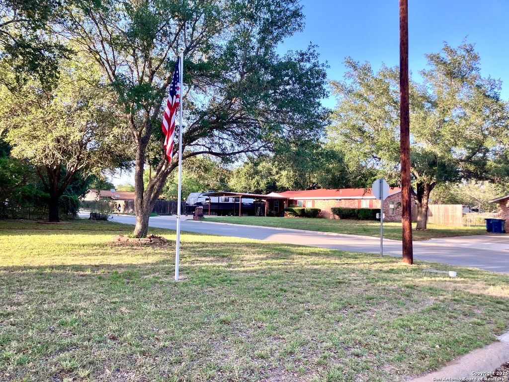 Photo of 404 Alta, Pleasanton, TX 78064 (MLS # 1875348)