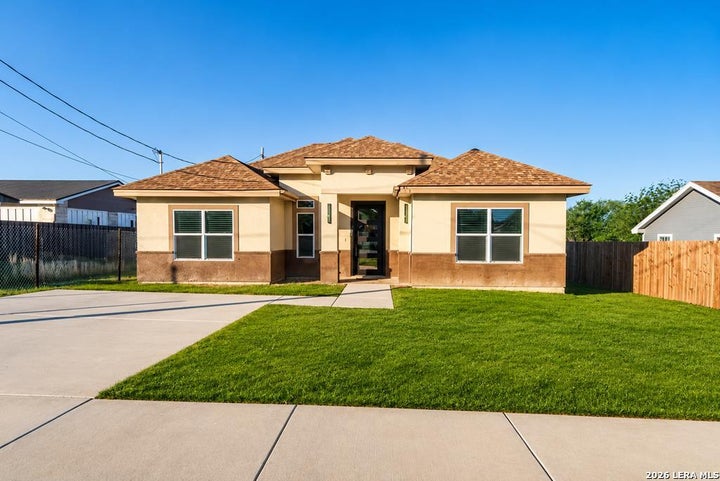 Photo 1 of 21 — 61 School Circle, Eagle Pass, TX 78852