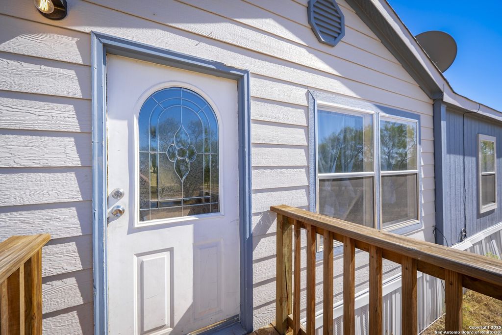 Photo of 1007 County Road 773, Devine, TX 78016 (MLS # 1920253)