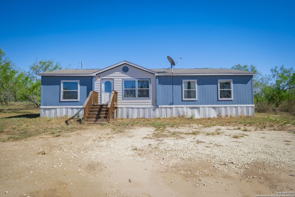 Photo of 1007 County Road 773, Devine, TX 78016 (MLS # 1920253)