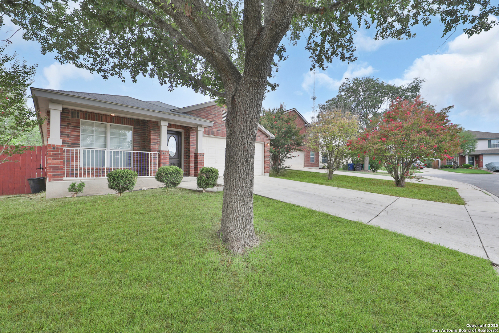 1427 Diamond Bluff
