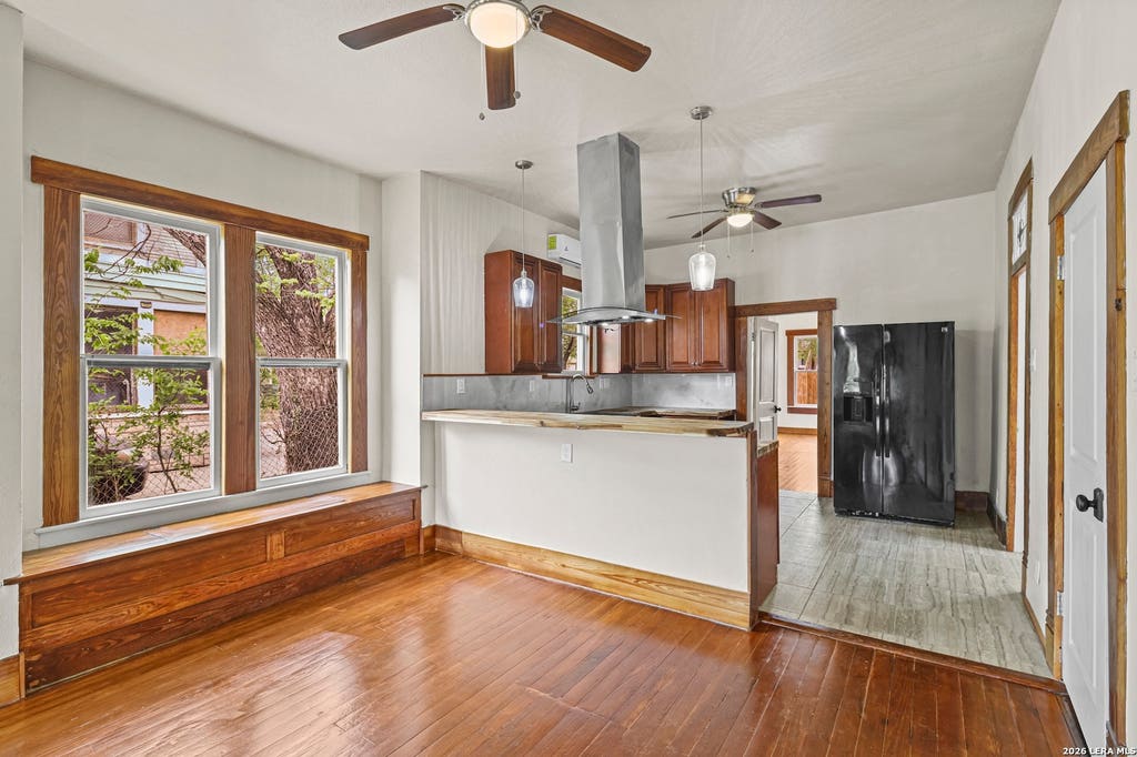 Photo of 235 CORNELL AVE, San Antonio, TX 78201 (MLS # 2008181)