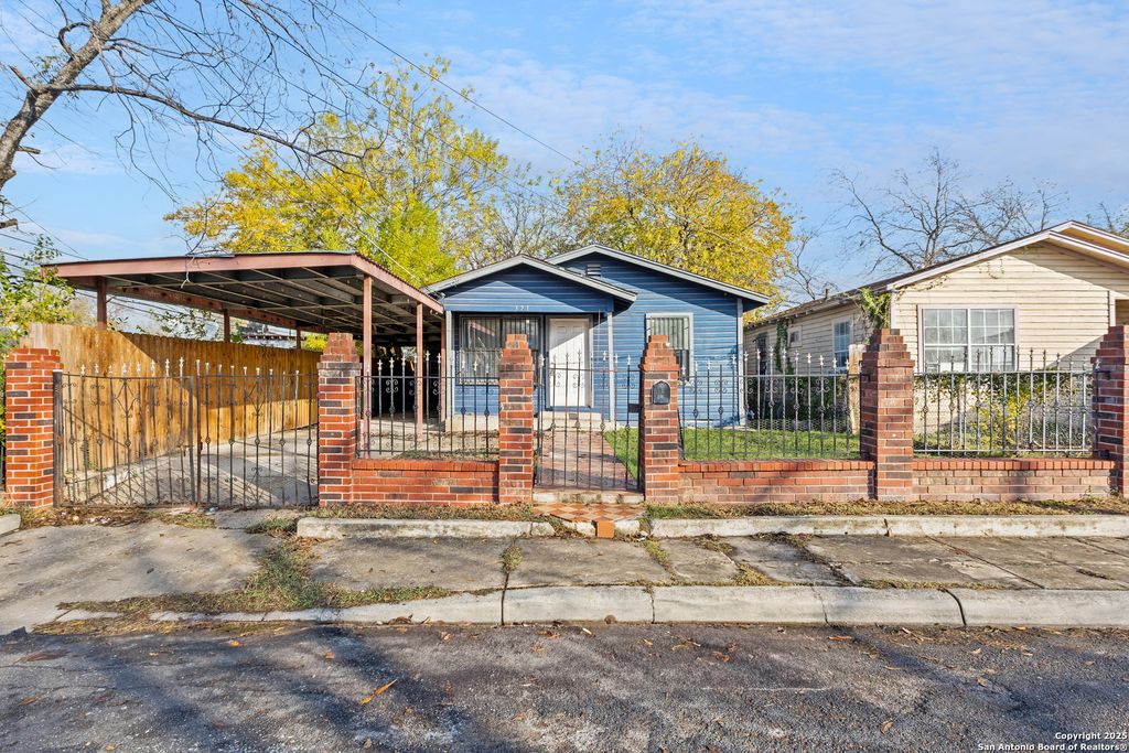 Photo of 321 Huntington, San Antonio, TX 78207 (MLS # 1929974)