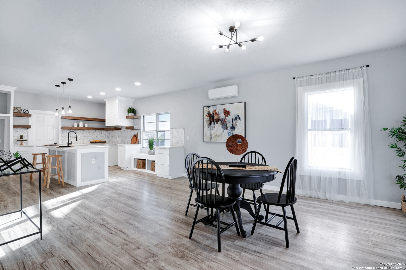 1714 W Mistletoe