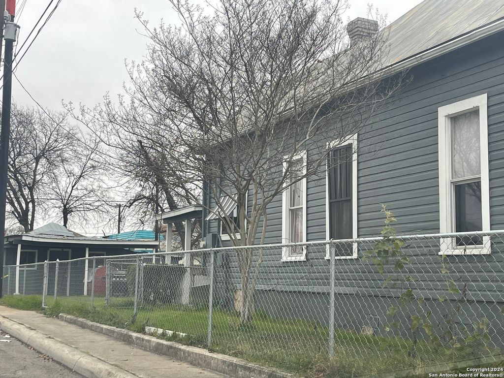 Photo of 1721 MONTEREY ST, San Antonio, TX 78207 (MLS # 1947634)