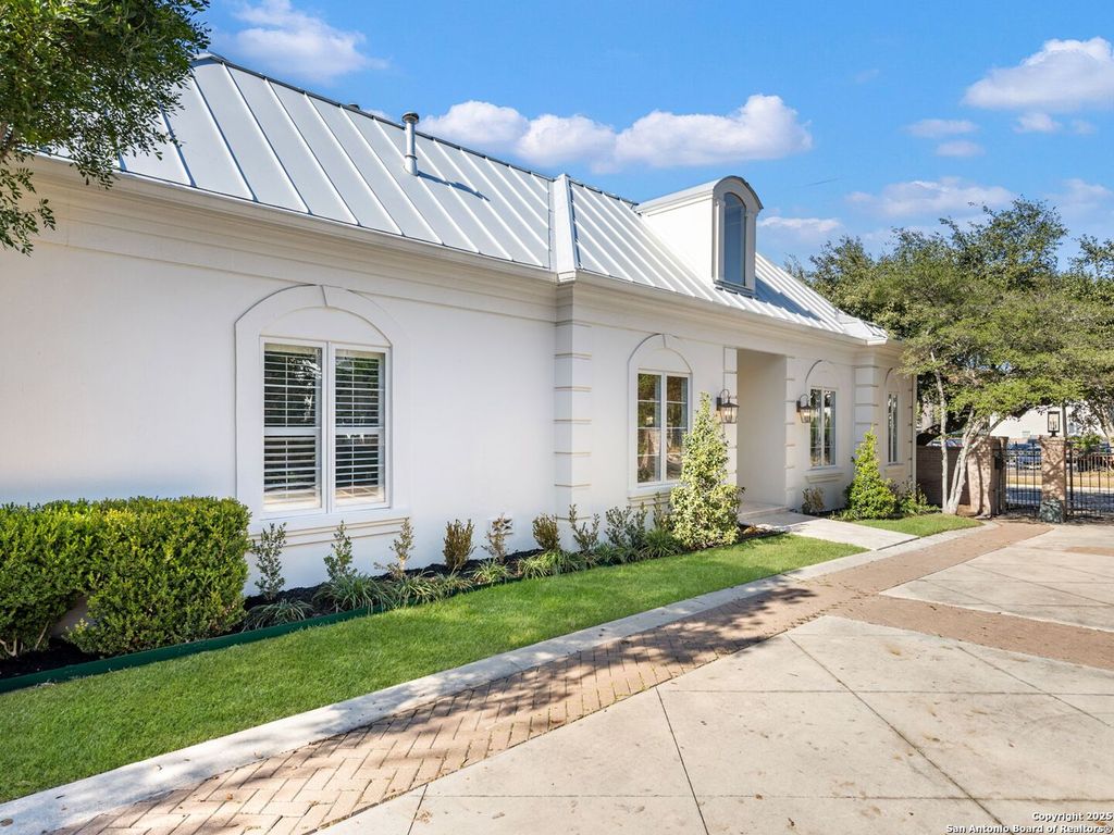 Photo of 160 Burr, San Antonio, TX 78209 (MLS # 1930244)