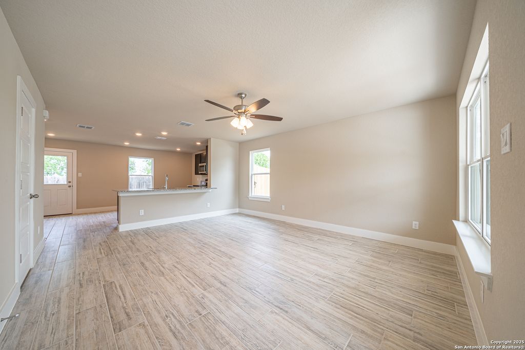 Photo of 326 Mar Hill, Seguin, TX 78155 (MLS # 1915824)