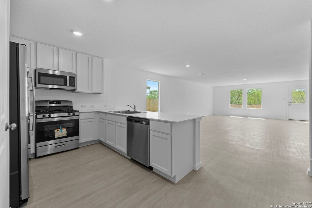 Photo of 145 Autumn Trail, Floresville, TX 78114 (MLS # 1896400)