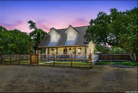 Photo of 125 River Bluff Dr, Boerne, TX 78006 (MLS # 1973025)