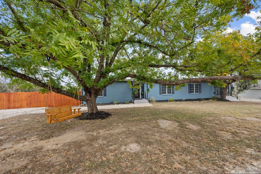 Photo of 1575 Live Oak Drive, Canyon Lake, TX 78133 (MLS # 1923838)