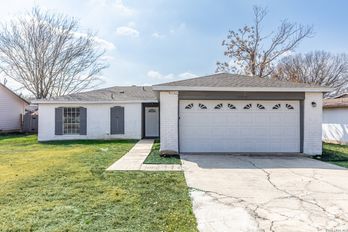 Single Family Residence at 13719 Earlywood