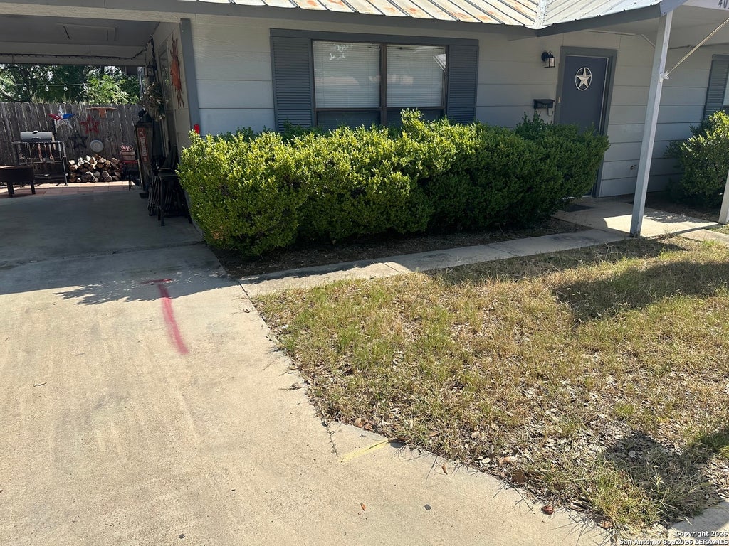 Photo of 401 W Adams, Pleasanton, TX 78064 (MLS # 2003369)