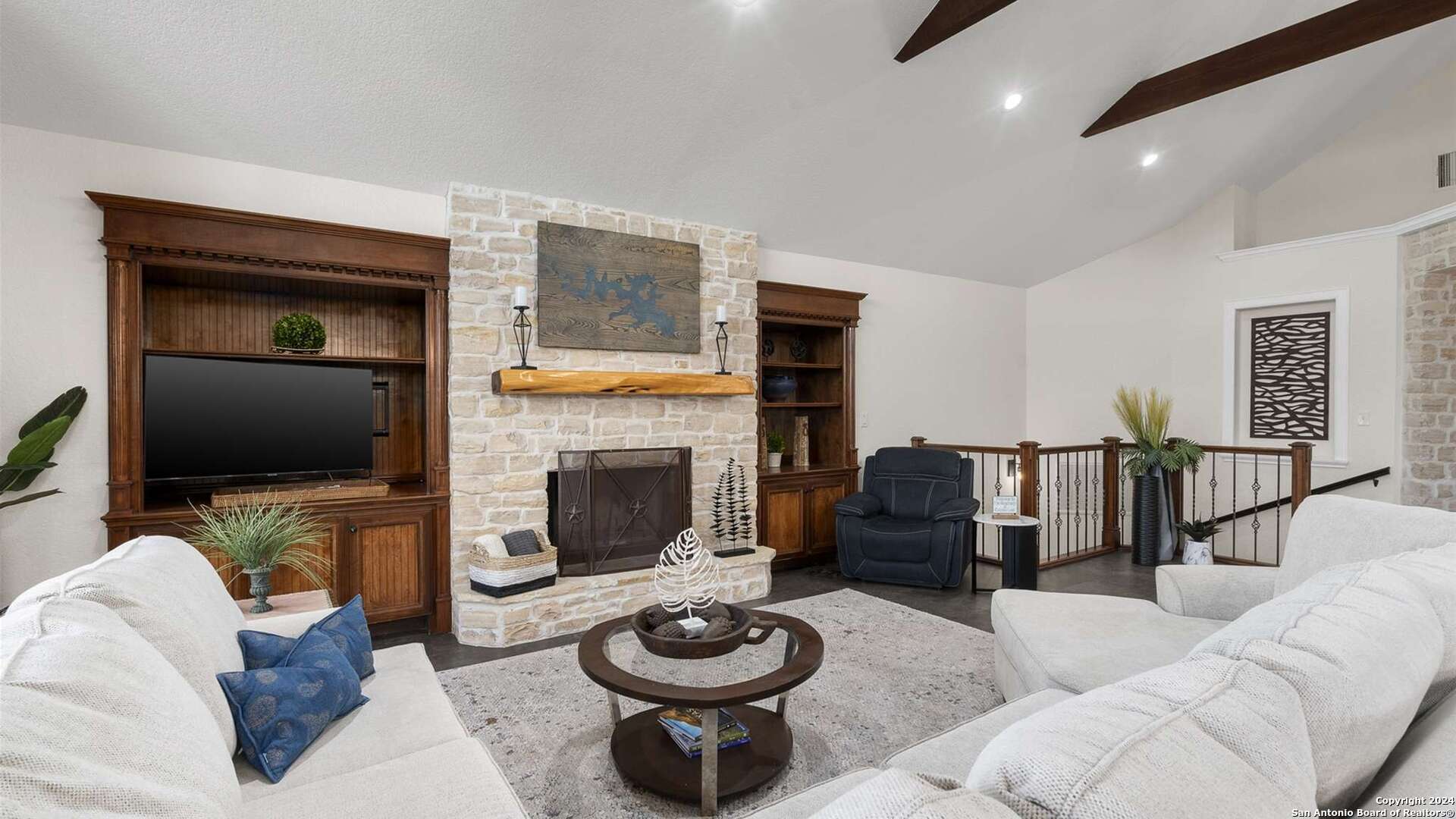 717 Riviera Dr