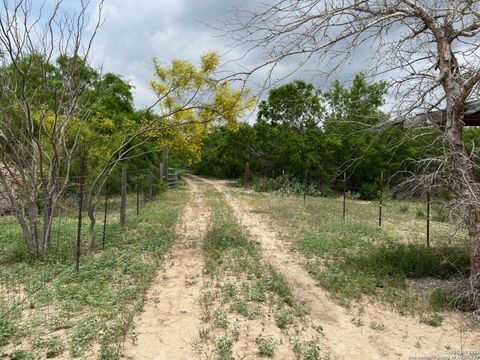 15828 FM 775 Floresville TX 78114