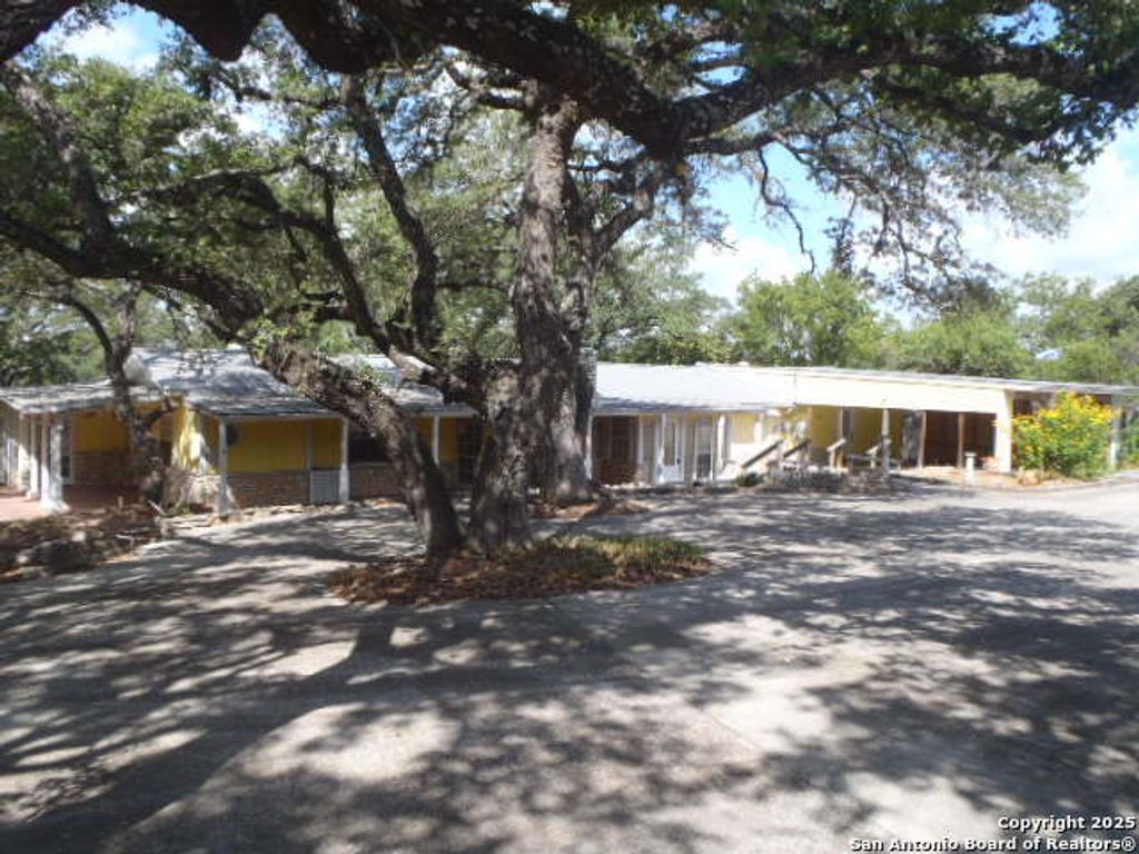 Photo of 650 Oakleaf, Canyon Lake, TX 78133 (MLS # 1896890)
