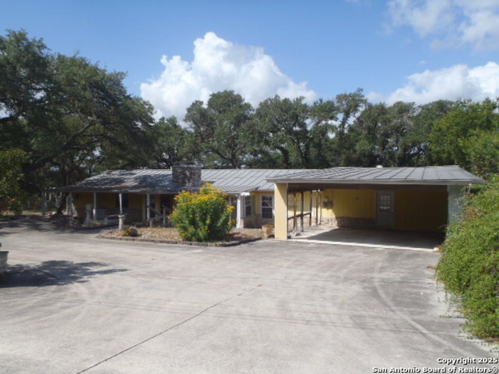 Photo of 650 Oakleaf, Canyon Lake, TX 78133 (MLS # 1896890)