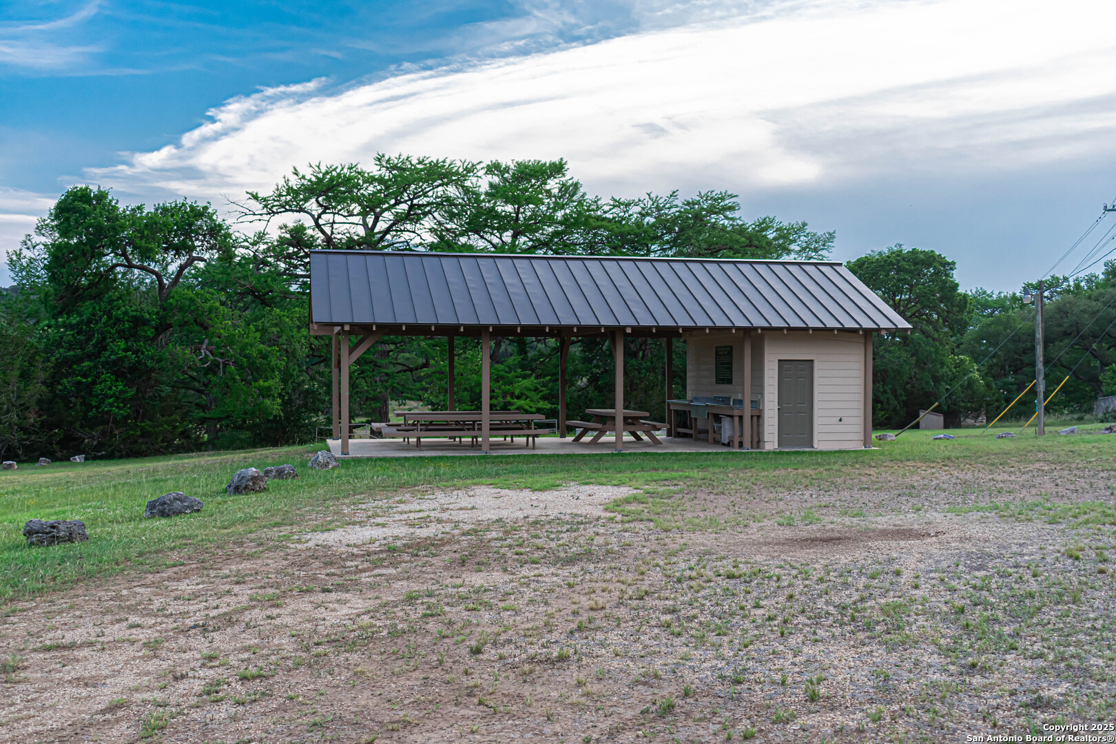 320 Overland Trail W