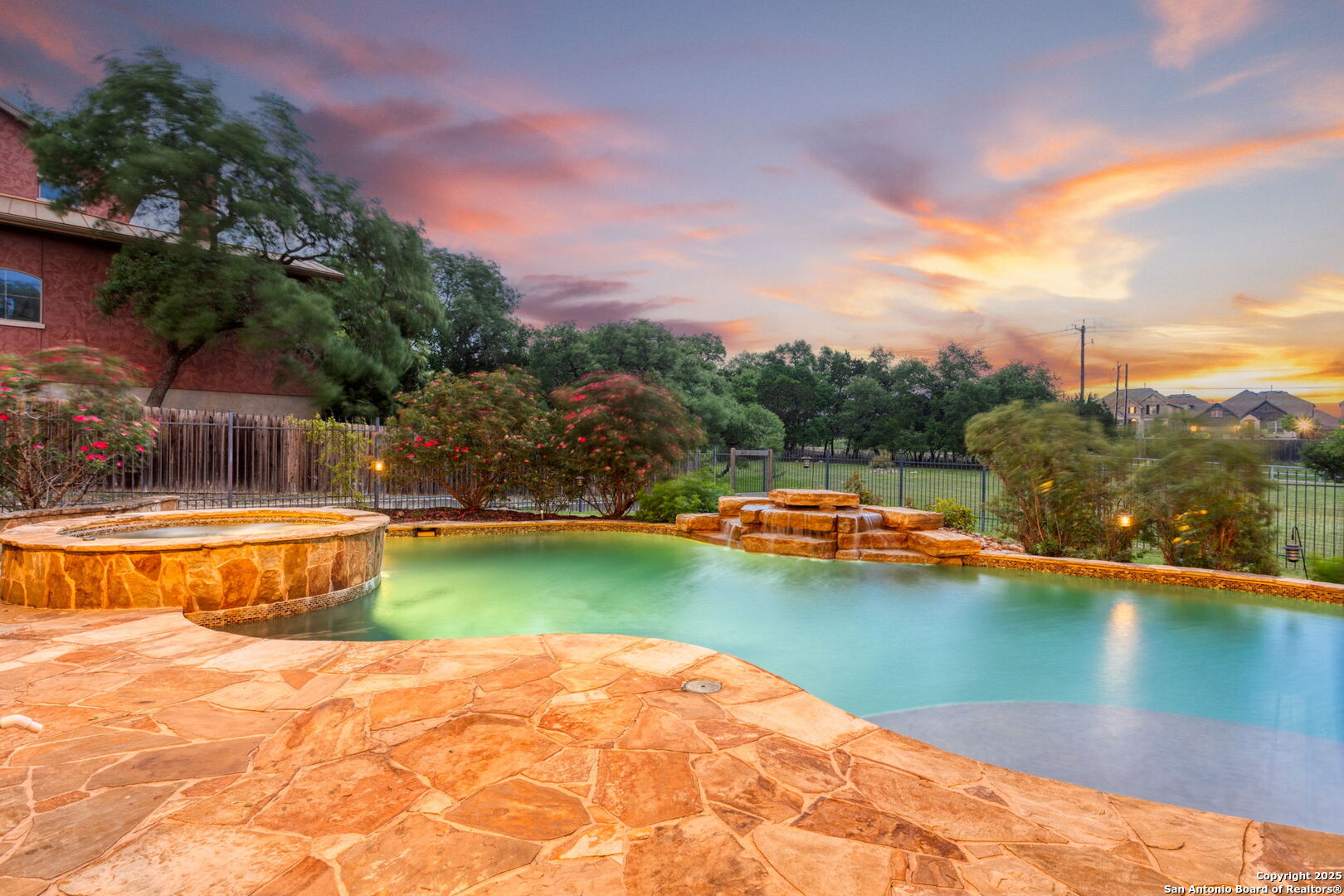 7938 Colonial Woods