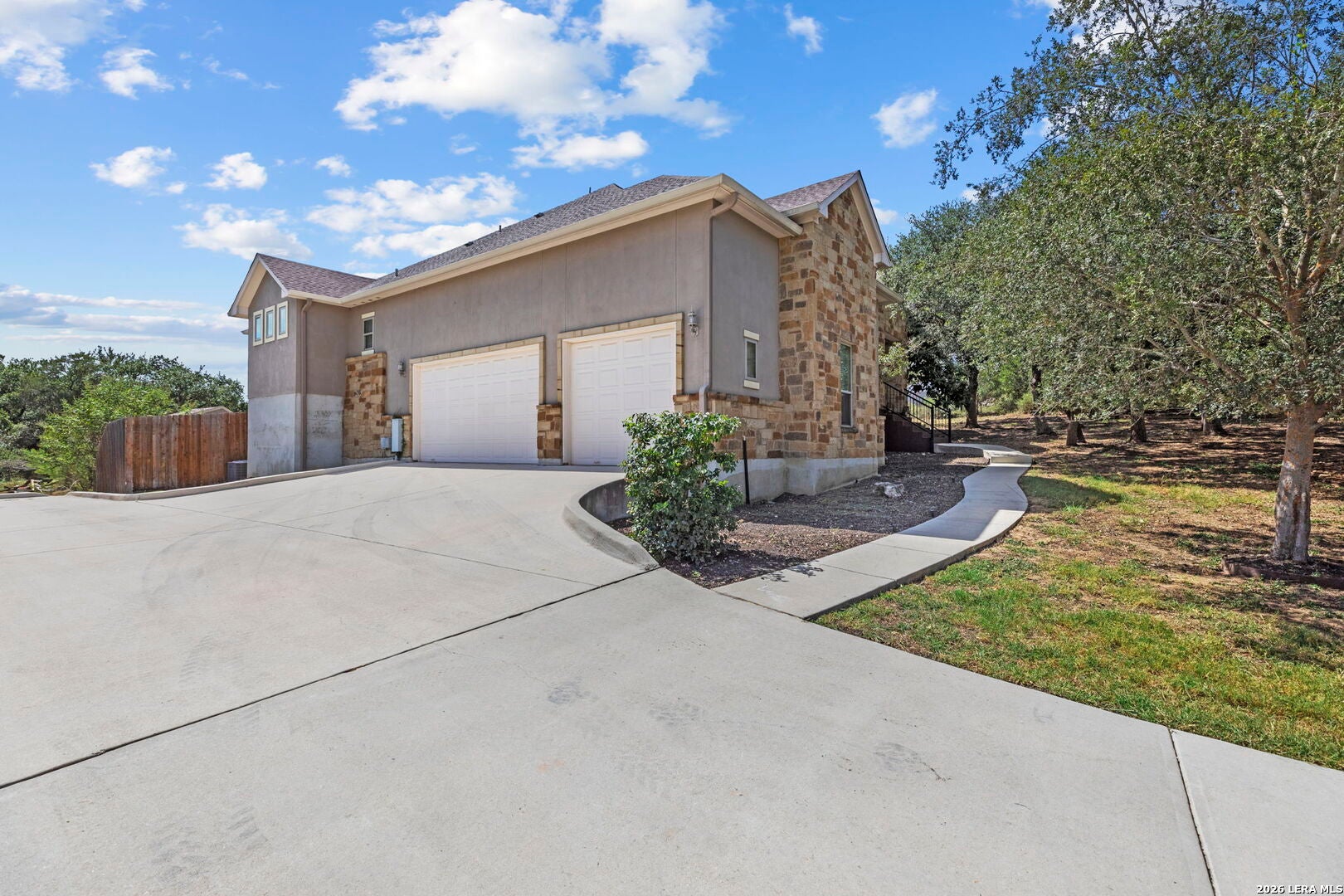 638 CAMBRIDGE DR