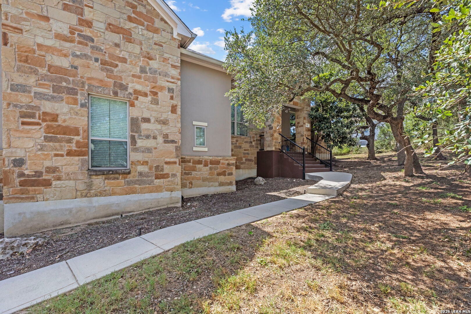 638 CAMBRIDGE DR